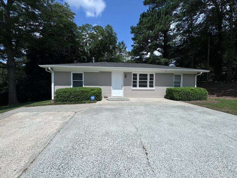Primary Photo Of 1052 Powder Springs Rd SW, Marietta Office Residential For Lease