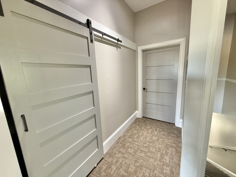 More Photos Of 204 Griffin Park Dr, Birmingham Office For Sale