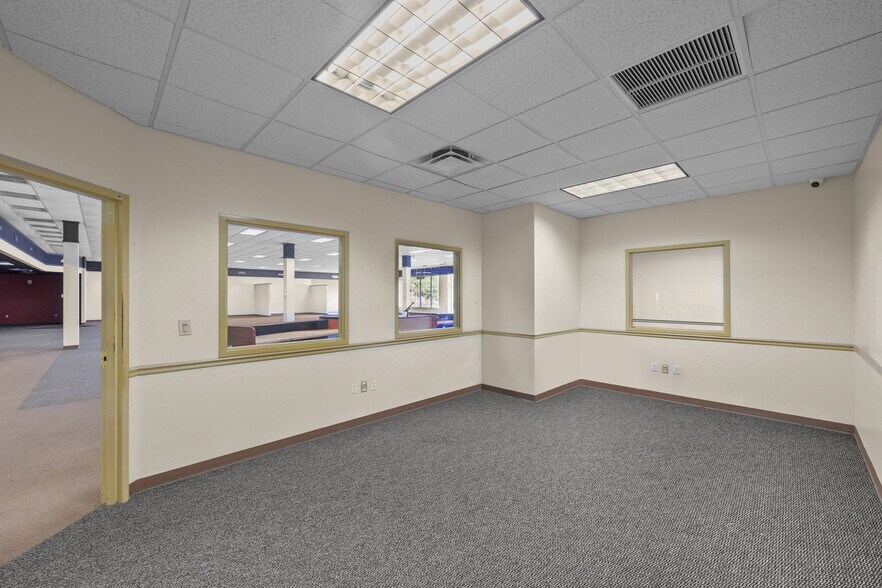 More Photos Of 1699 N Temple Ave, Starke Freestanding For Sale