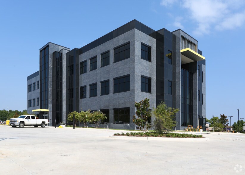 More Photos Of 1225 S Main St, Grapevine Loft Creative Space For Lease