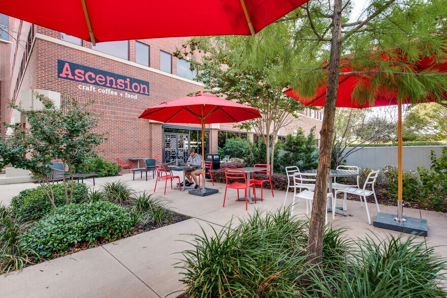 More Photos Of 14135 Midway Rd, Addison Office For Lease