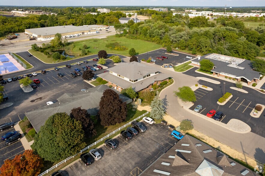 More Photos Of 1701 Lake Lansing Rd, Lansing Office For Lease