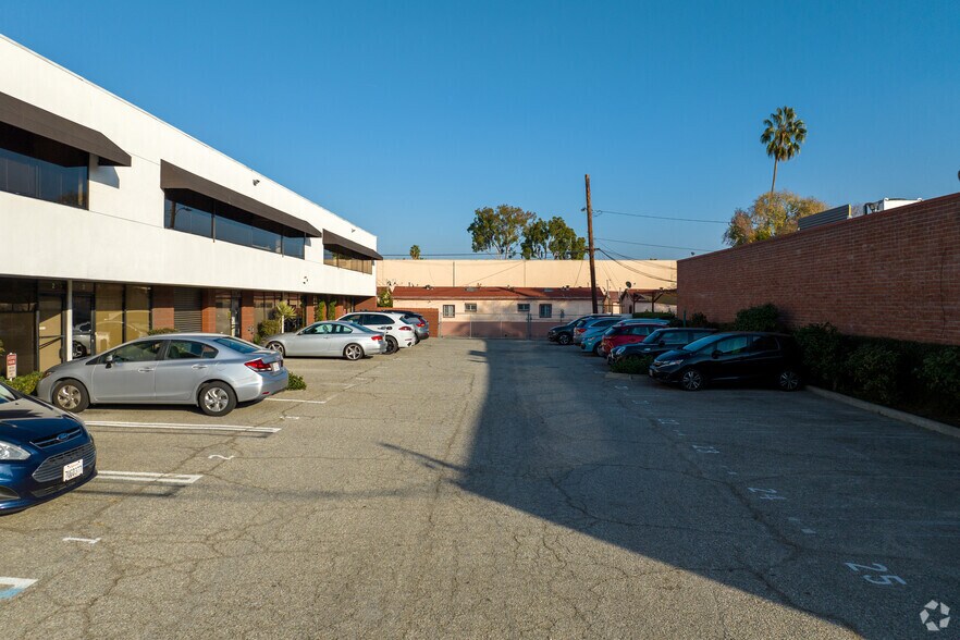 More Photos Of 422 S Pasadena Ave, Pasadena Research And Development For Lease