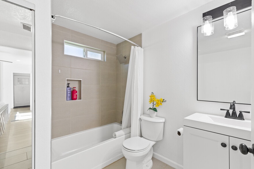 More Photos Of 5590 Shasta Ln, La Mesa Apartments For Sale