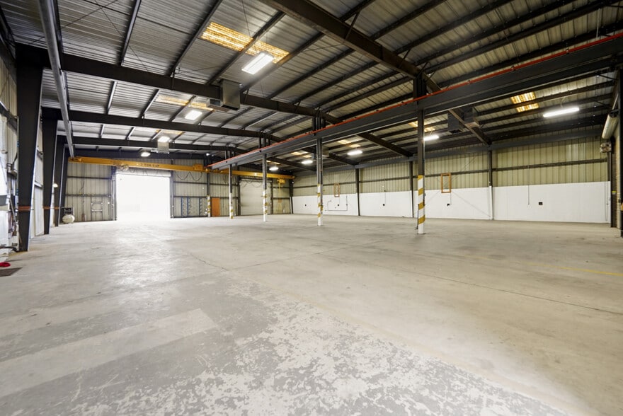 More Photos Of 6303 Seven Seas Ave, Bakersfield Warehouse For Lease