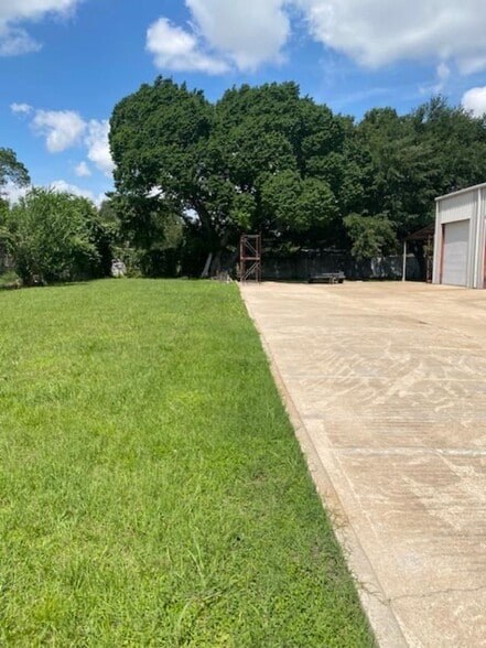 More Photos Of 13310 Fondren Rd, Houston Warehouse For Lease