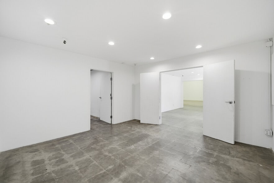 More Photos Of 805 Traction Ave, Los Angeles Showroom For Lease