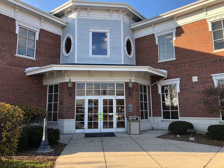 More Photos Of 480 Center St, Grayslake Bank For Lease