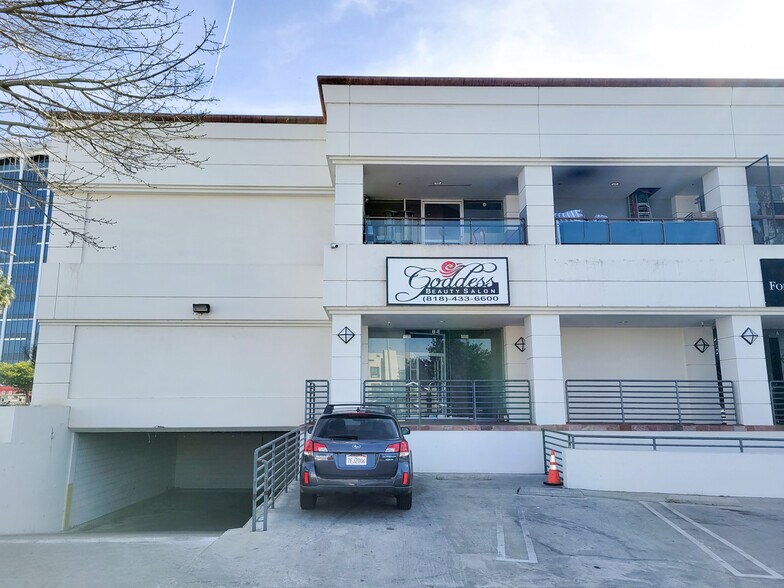 More Photos Of 14755 Ventura Blvd, Sherman Oaks General Retail For Lease