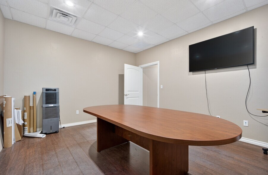 More Photos Of 1835 Industrial Blvd, Norman Warehouse For Sale