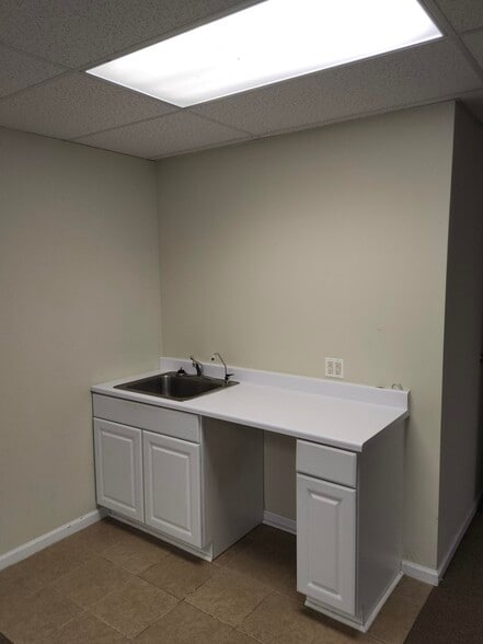 More Photos Of 4440 Township Line Rd, Harleysville Light Manufacturing For Lease