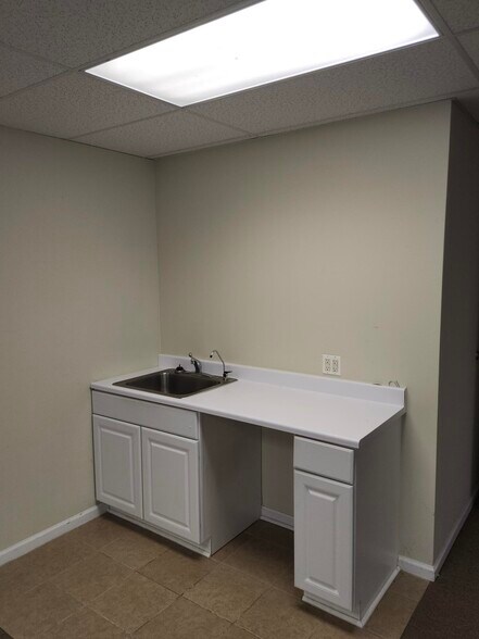 More Photos Of 4440 Township Line Rd, Harleysville Light Manufacturing For Lease