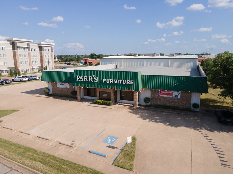 More Photos Of 2515 E Montgomery Pl, Wichita Falls Freestanding For Sale