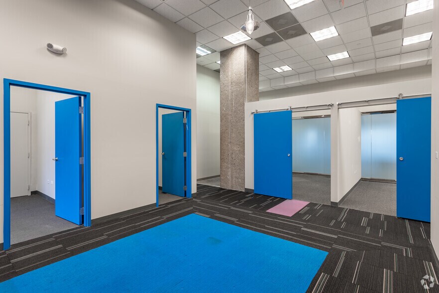 More Photos Of 8001 Lincoln Ave, Skokie Office Residential For Lease