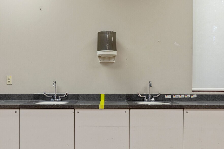 More Photos Of 1922 K M Wicker Memorial Dr, Sanford Medical For Sale