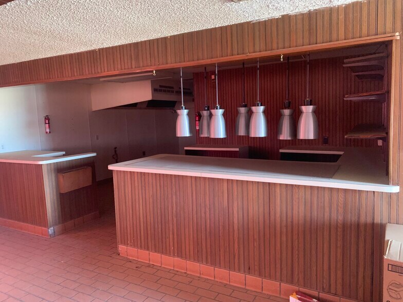 More Photos Of 287 Highway, Memphis Freestanding For Sale