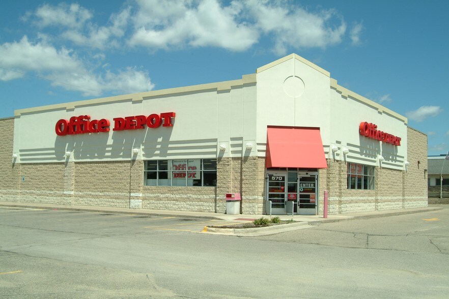 More Photos Of 570-620 S Main St, Lapeer Unknown For Lease