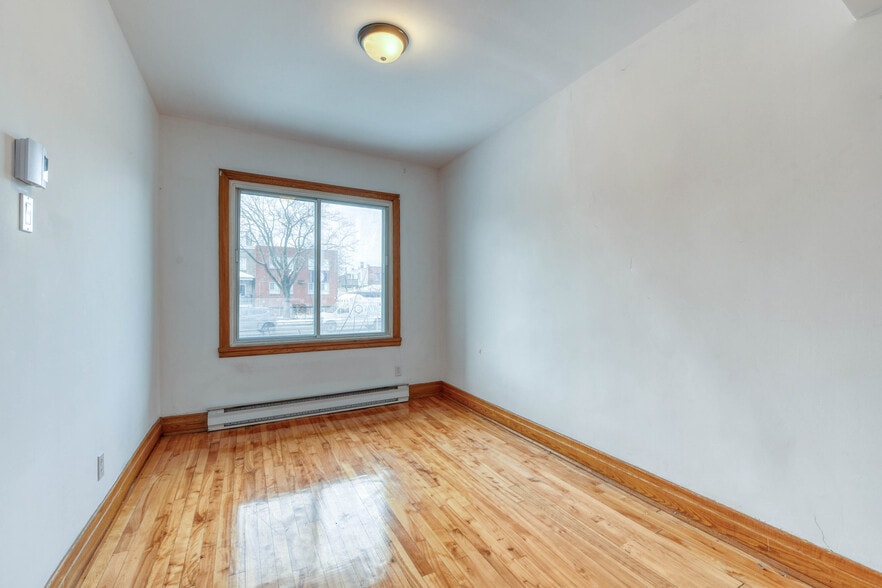 More Photos Of 2710 Rue Sherbrooke E, Montréal Apartments For Sale