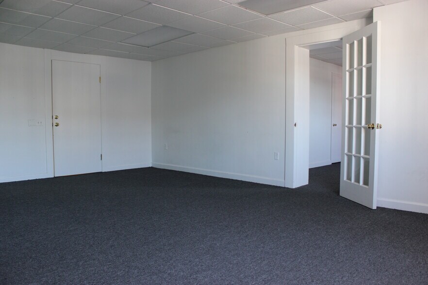 More Photos Of 2348 Whitney Ave, Hamden Storefront Retail Office For Lease