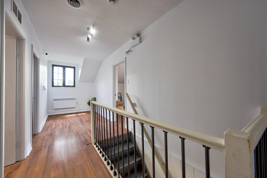 More Photos Of 96 Boul Du Curé-Labelle, Sainte-therese Freestanding For Sale