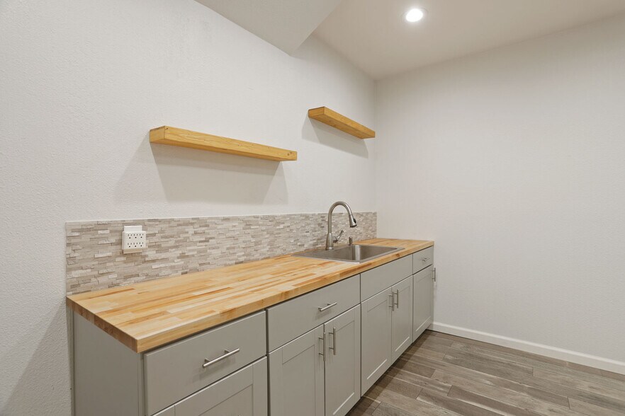 More Photos Of 5637 N Pershing Ave, Stockton Medical For Lease
