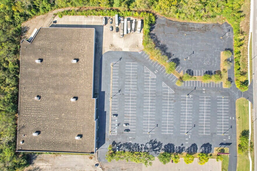 More Photos Of 4001 Refugee Rd, Columbus Warehouse For Lease