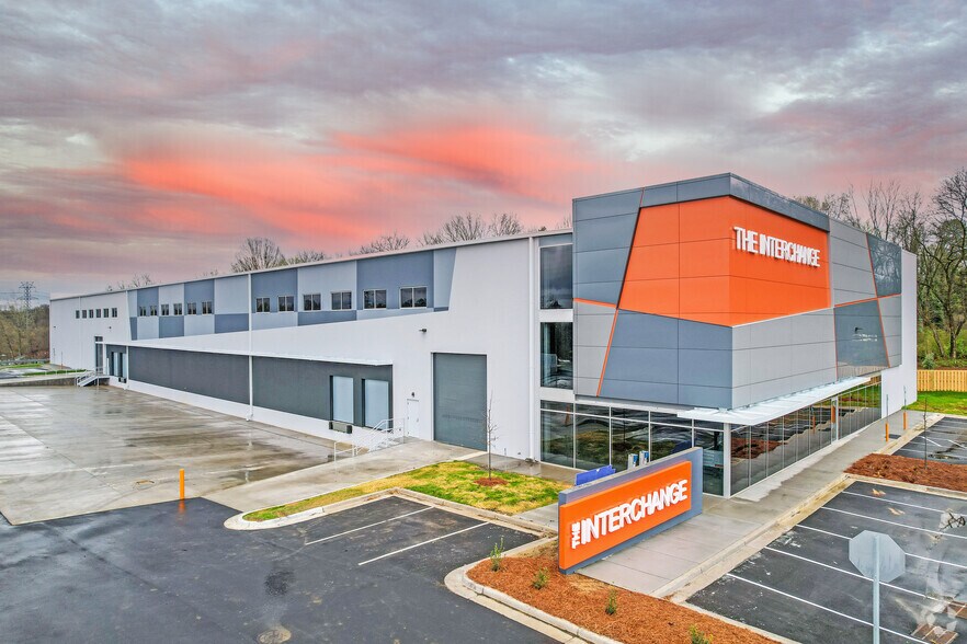 More Photos Of 690 Montana Dr, Charlotte Warehouse For Lease