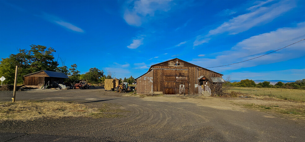 Primary Photo Of 2770 Salubria Rd, Cambridge Warehouse For Sale