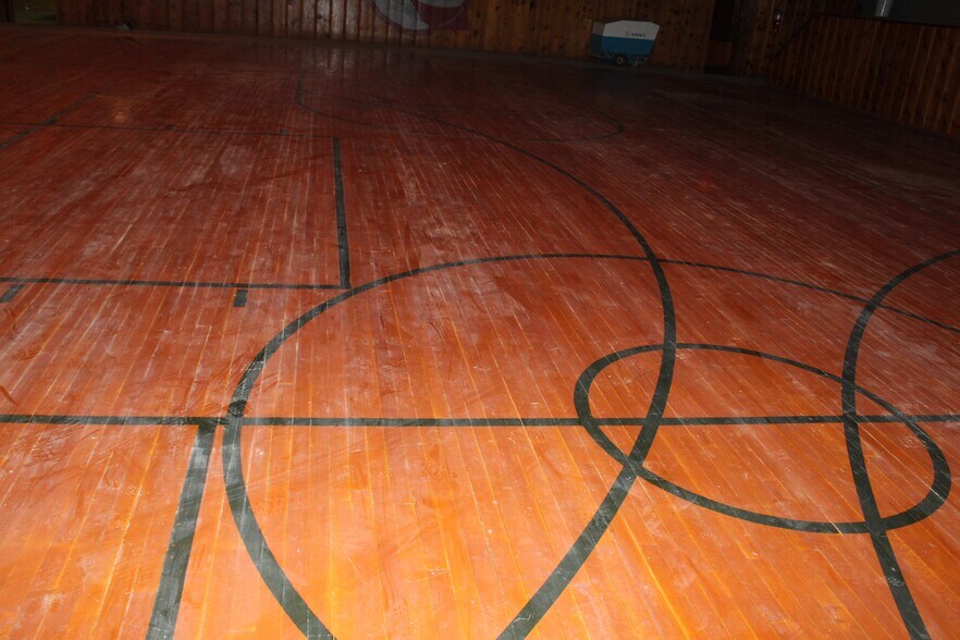 More Photos Of 1871 Elm, Waynoka Sports And Entertainment For Sale