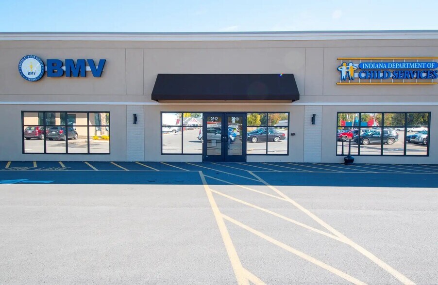 More Photos Of 2608-2016 Charlestown Rd, New Albany Freestanding For Lease