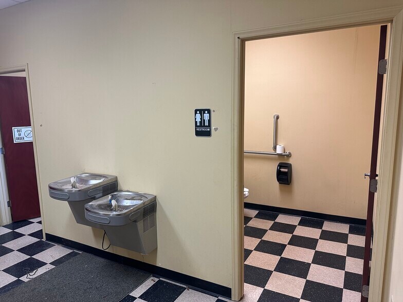 More Photos Of 1330-1384 N Pleasantburg Dr, Greenville Storefront Retail Office For Lease