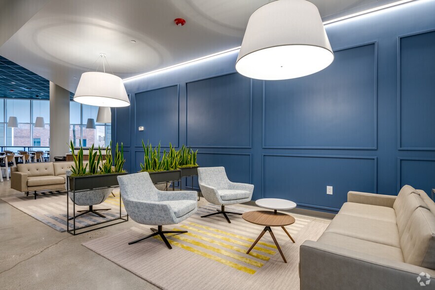 More Photos Of 330 E Kilbourn Ave, Milwaukee Office For Lease
