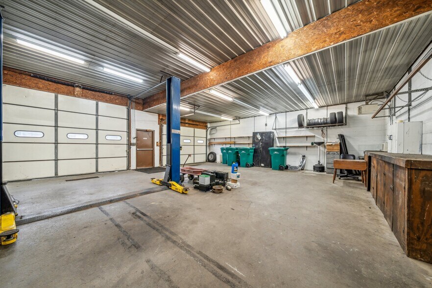 More Photos Of 123 Crossroads Rd, Scottdale Light Distribution For Sale