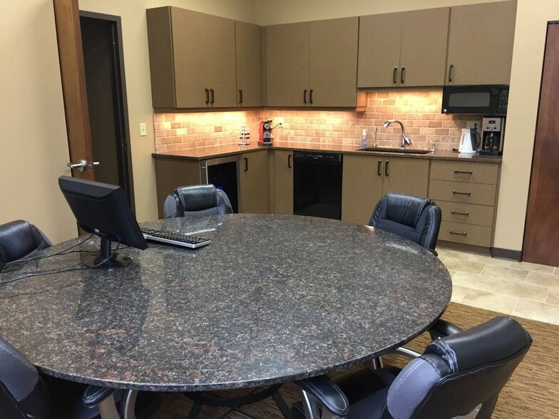 More Photos Of 1920 W 143rd St, Leawood Office For Sale