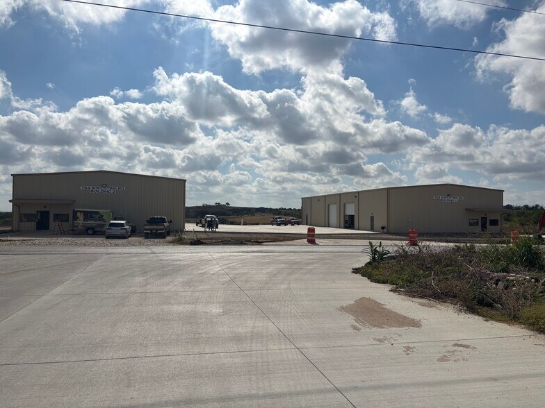 More Photos Of 764 Soechting Rd, New Braunfels Unknown For Lease