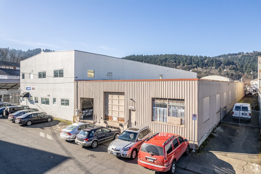 More Photos Of 2451 NW 28th Ave, Portland Manufacturing For Lease
