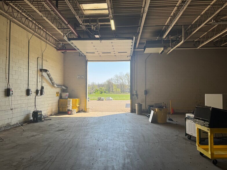 More Photos Of 800 Baker Rd, Dexter Warehouse For Lease