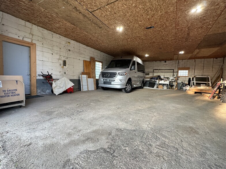 More Photos Of 68740 East St, Edwardsburg Specialty For Sale