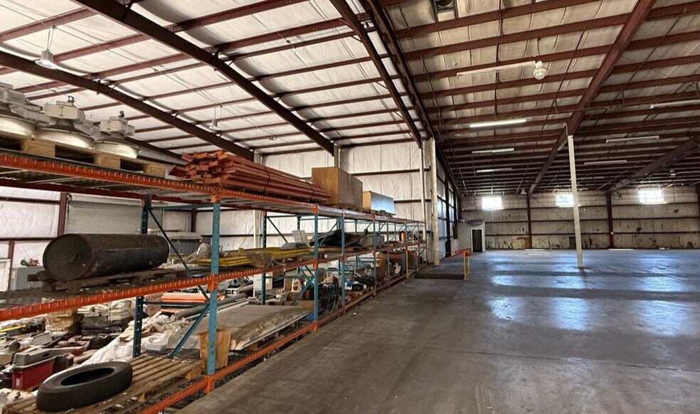 More Photos Of 308 Rogers St, Barnesville Warehouse For Lease