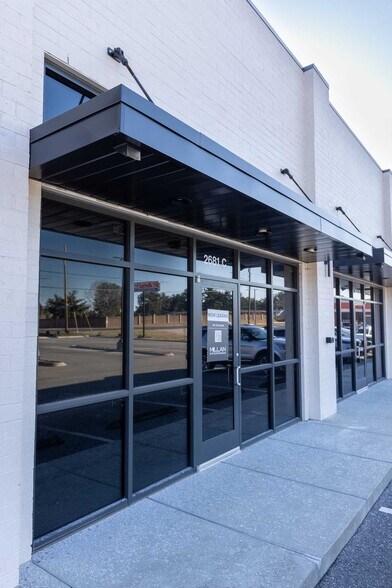 More Photos Of 106 Collier Rd, Clarksville Storefront Retail Office For Lease