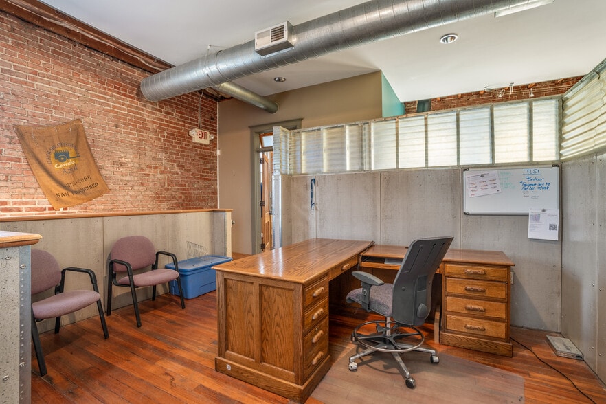 More Photos Of 2510 E 85th St, Kansas City Flex For Sale