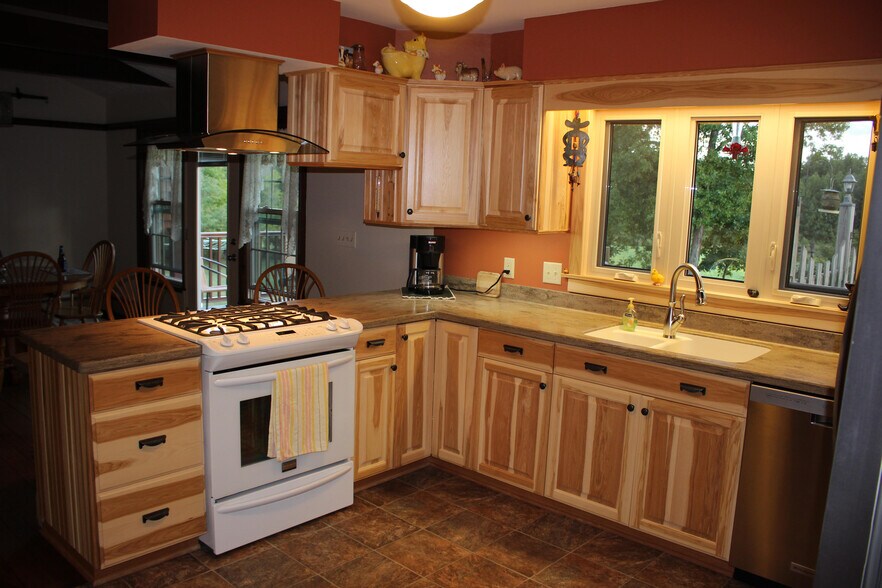 More Photos Of 72 Railroad Ave, Hamlin Freestanding For Sale