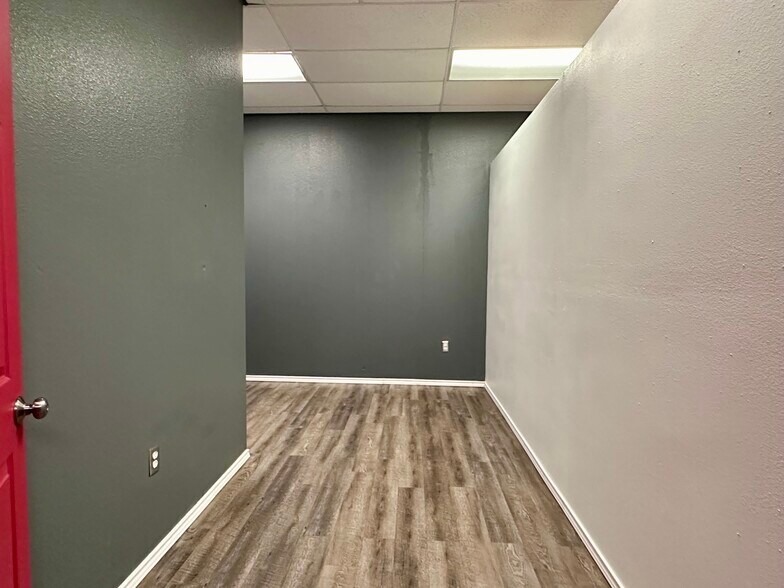 More Photos Of 8142 Shin Oak Dr, San Antonio Unknown For Lease