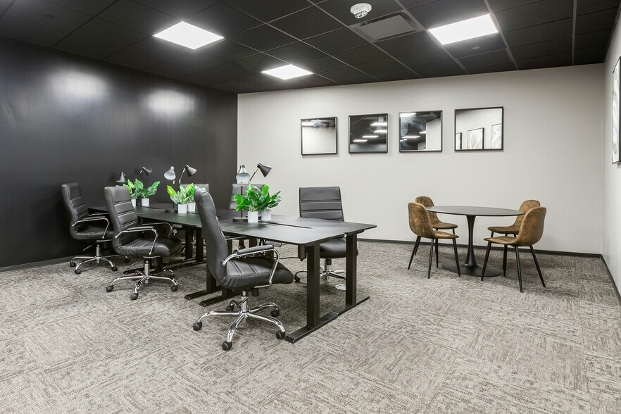 More Photos Of 2325 E Camelback Rd, Phoenix Coworking Space