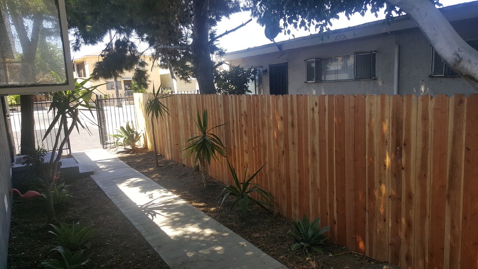 More Photos Of 8016 S Western Ave, Los Angeles Apartments For Sale