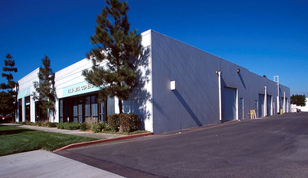 More Photos Of 1251 Pomona Rd, Corona Unknown For Lease