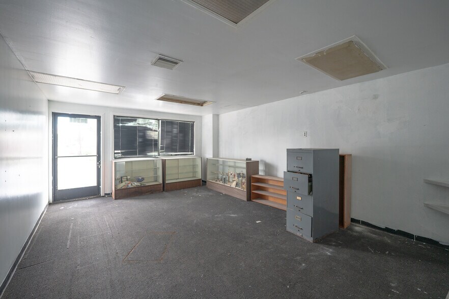 More Photos Of 14104-14108 Pioneer Blvd, Norwalk Storefront For Sale