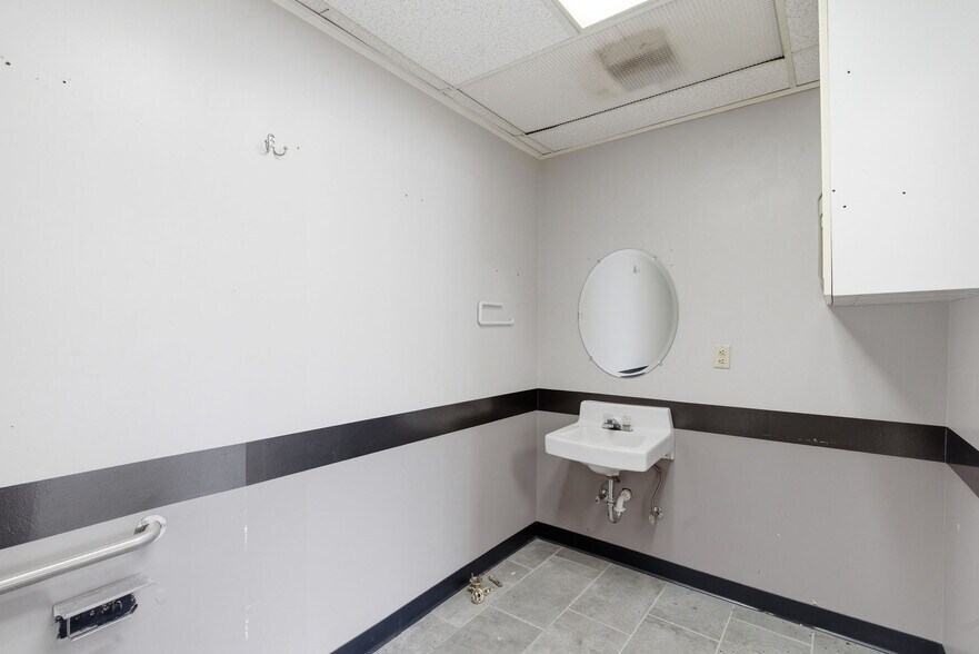 More Photos Of 1301-1349 S Glenstone Ave, Springfield General Retail For Lease