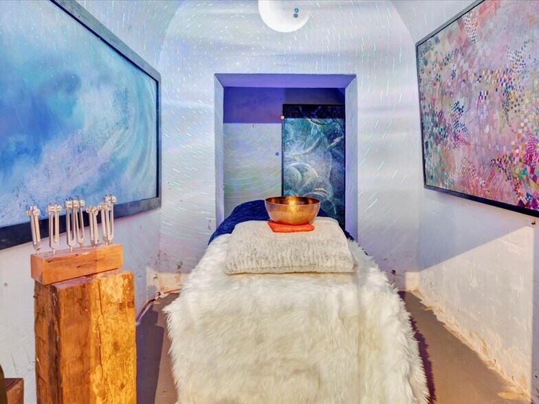 More Photos Of 132 Nacogdoches St, Center Storefront Retail Residential For Sale