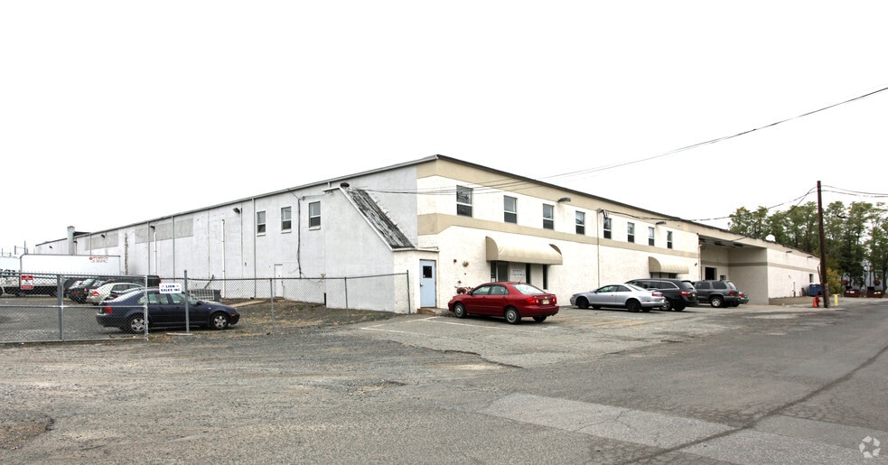 More Photos Of 125 Jackson Ave, Edison Warehouse For Lease